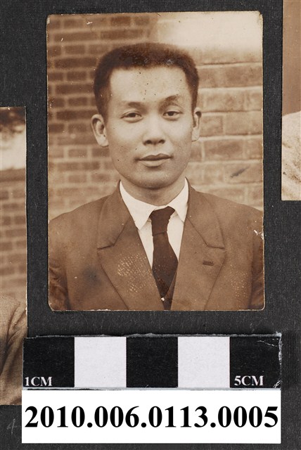 臺南長老教中學校教師王金帶個人照 (共1張)