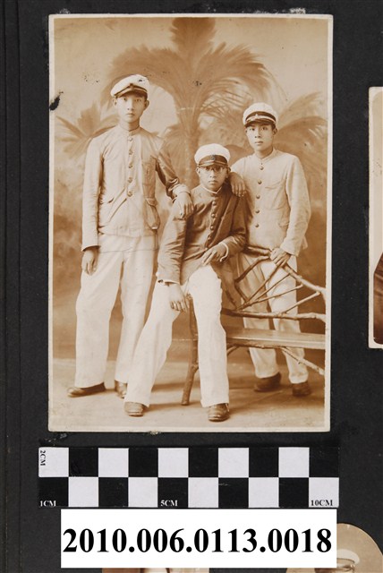 臺南長老教中學校男學生三人合照 (共1張)