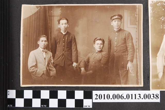 臺南長老教中學校師生四人合照 (共1張)