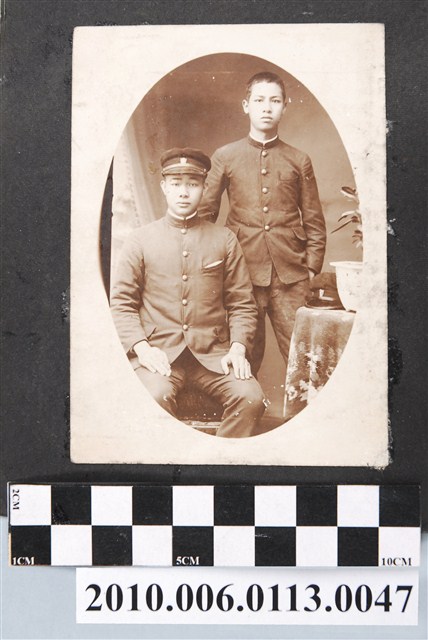 臺南長老教中學校學生二人合照 (共1張)