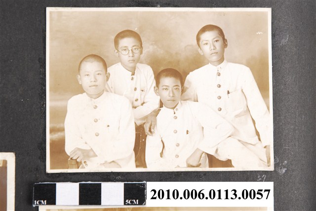 臺南長老教中學校學生四人合照 (共1張)