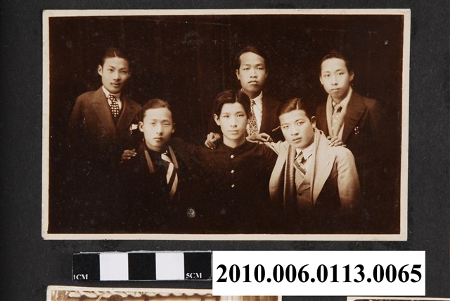 臺南長老教中學校學生六人合照 (共1張)