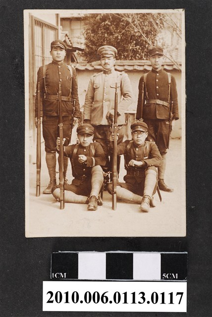 臺南長老教中學校內合照 (共1張)