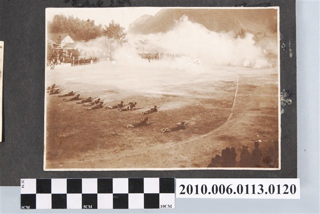 臺南長老教中學校軍事演習訓練情形 (共1張)