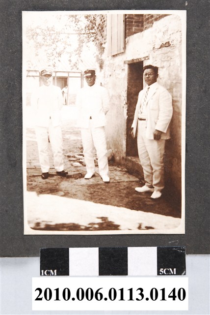 臺南長老教中學校師生三人合照 (共1張)