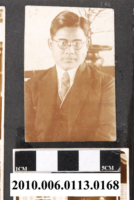 臺南長老教中學校教師個人照 (共1張)