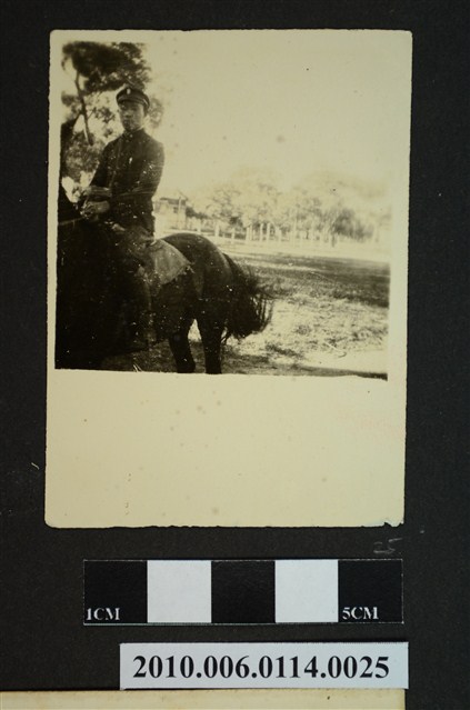 男子騎馬獨照 (共1張)