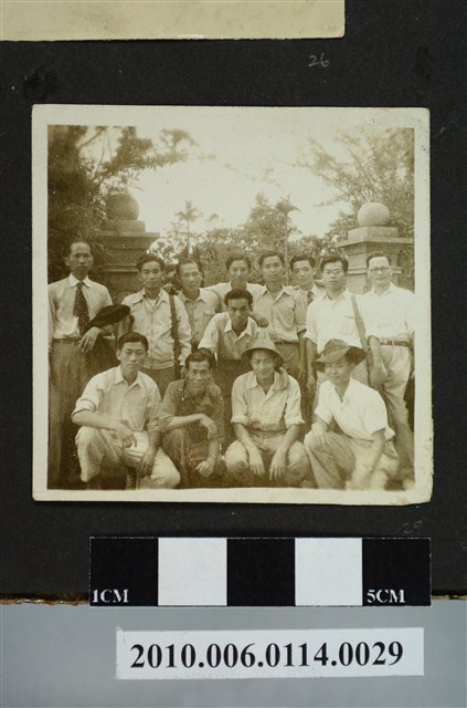 13人合照 (共1張)