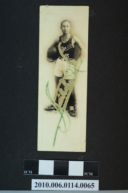 手持籃球男子獨照 (共1張)