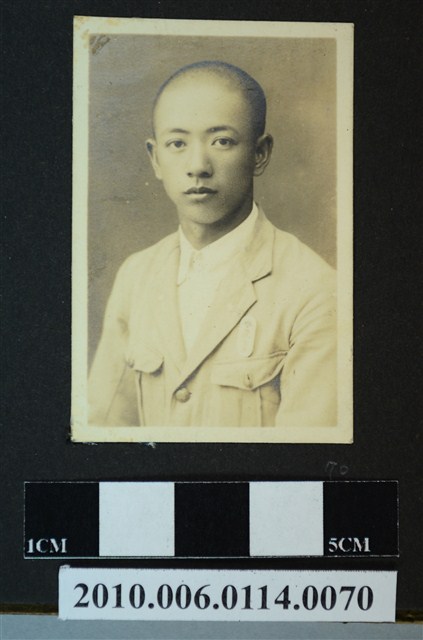 男子獨照 (共1張)