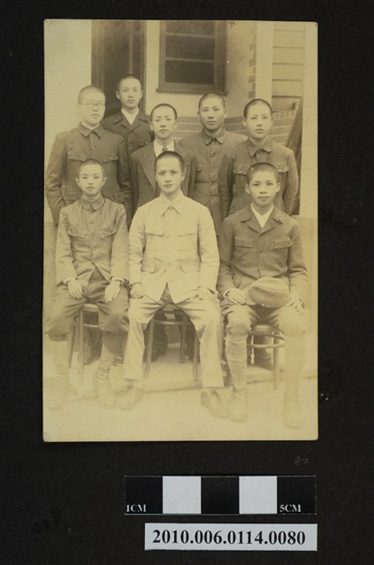 8人合照 (共1張)