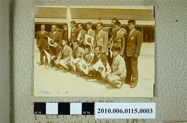 田徑隊員歸國於臺北車站合照 (共1張)