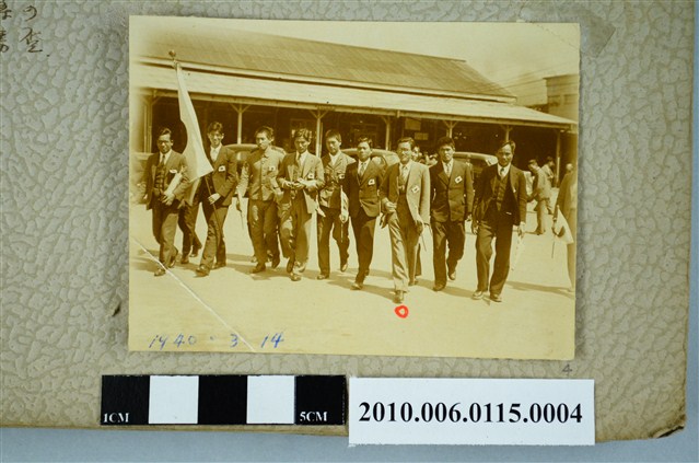 田徑隊員歸國於臺北車站合照 (共1張)