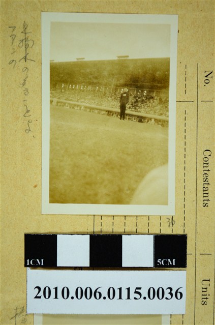 競技場上男子獨照 (共1張)