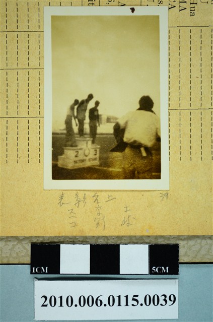 3人於表彰臺照 (共1張)