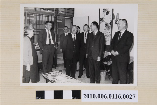 張繼正部長與港區職員 (共1張)