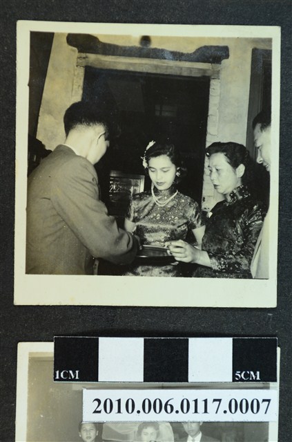 迎娶過程新娘奉茶的照片 (共1張)