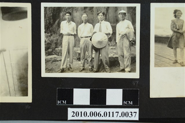 四名男子合影之照片 (共1張)