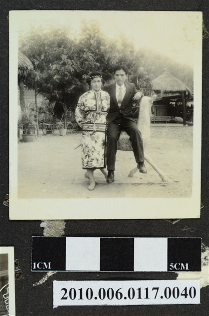 一男子一女子合影之照片 (共1張)