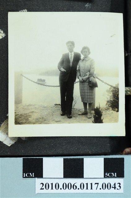 一男子一女子合影之照片 (共1張)