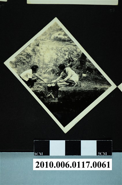 兩位女子在戶外野炊的照片 (共1張)