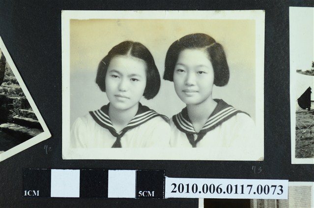 兩位女子合影之照片 (共1張)
