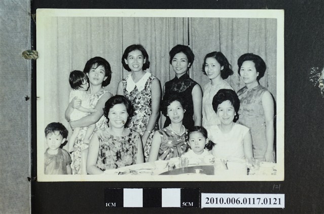 一群女子聚餐合影之照片 (共1張)