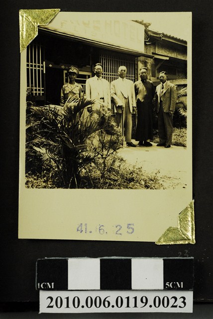 趙琛等五人合照 (共3張)