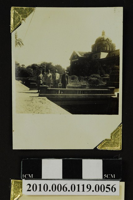 趙琛等四人合照 (共1張)