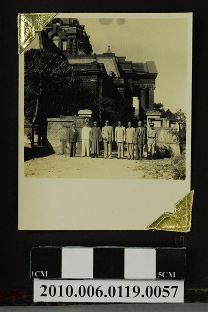 趙琛等八人合照 (共1張)