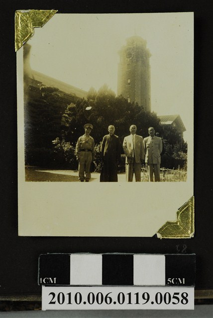 趙琛等四人合照 (共1張)