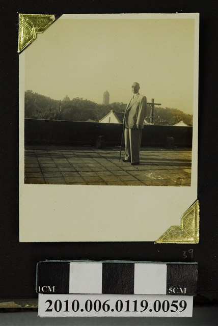 趙琛獨照 (共1張)