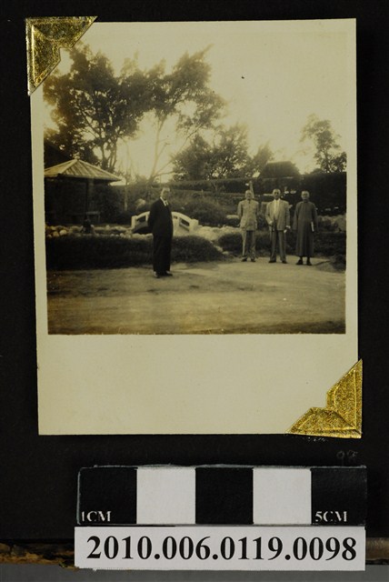 趙琛等四人合照 (共1張)