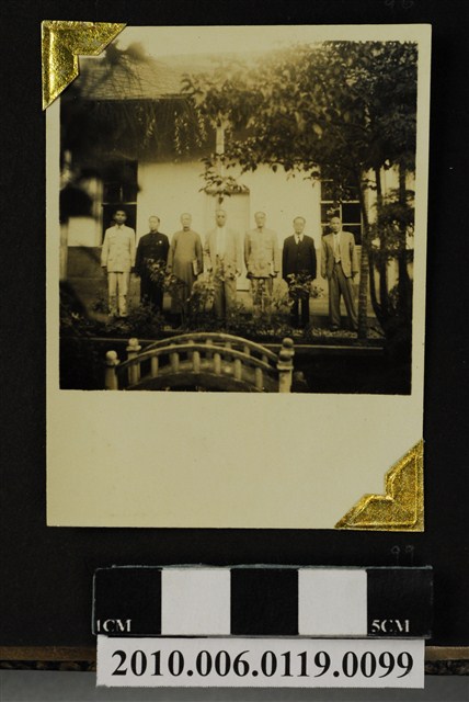 趙琛等七人合照 (共1張)