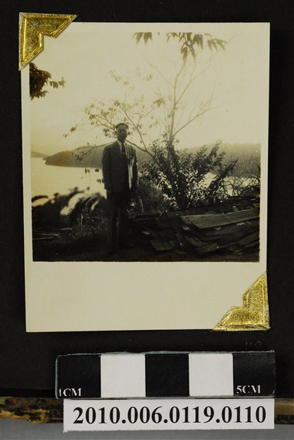 男子獨照 (共3張)