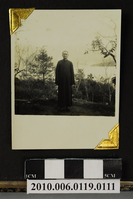 男子獨照 (共3張)