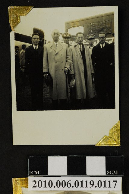 趙琛等人合照 (共3張)