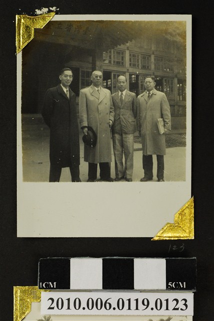 趙琛等四人合照 (共1張)