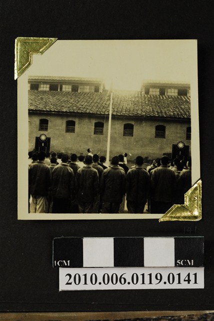 列隊升旗照 (共3張)