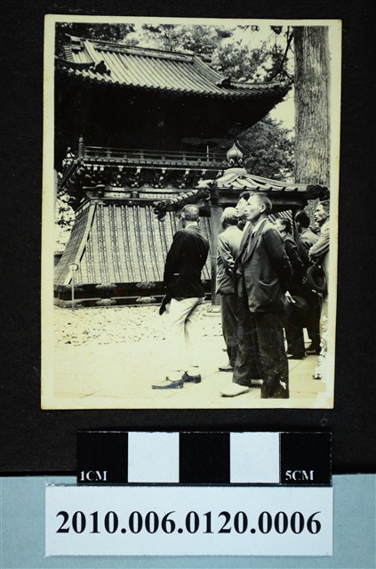 一群人參觀建築之紀錄 (共1張)