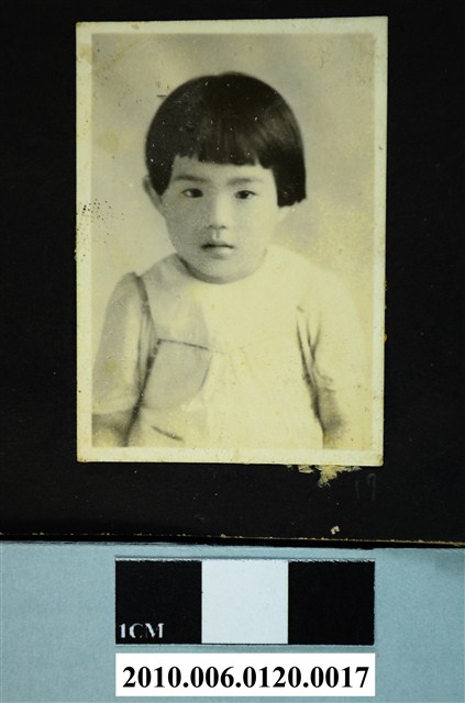 一女童正面半身照 (共1張)