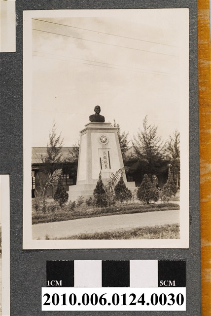 蔣介石銅像照 (共1張)