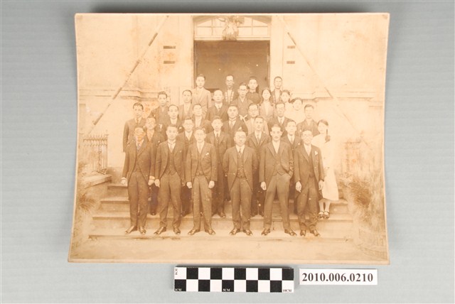 臺灣銀行臺南支店元旦全員合照 (共2張)