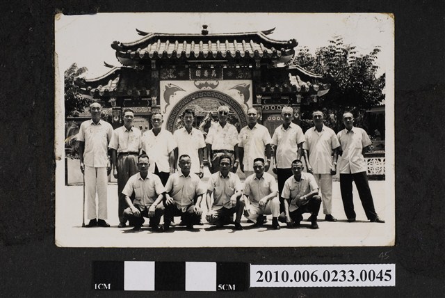 十四人於萬壽園合照 (共1張)