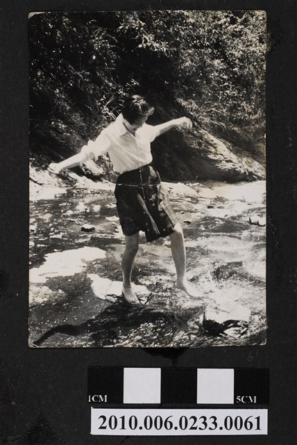 女子戲水照 (共1張)