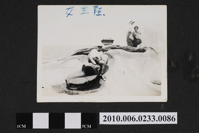 男子於野柳女王鞋獨照 (共1張)