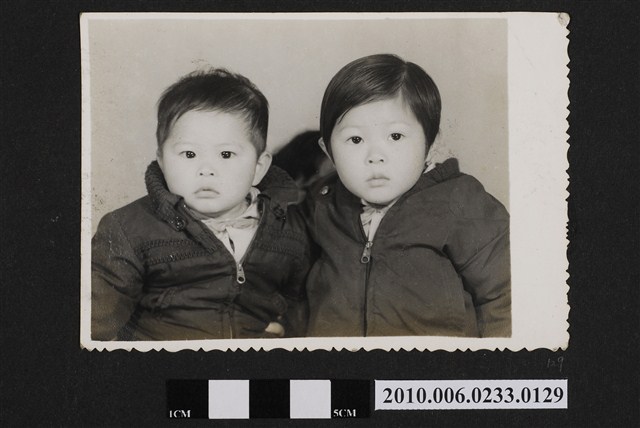 二童合照 (共1張)