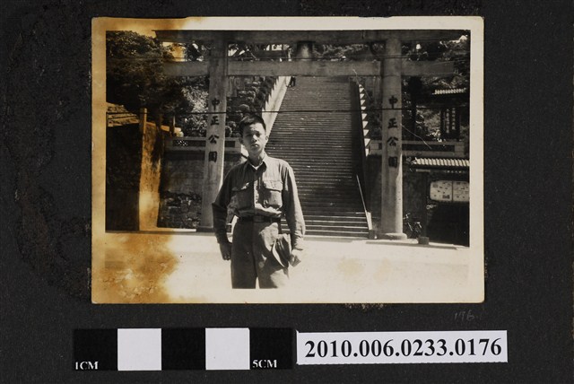 男子於中正公園獨照 (共1張)