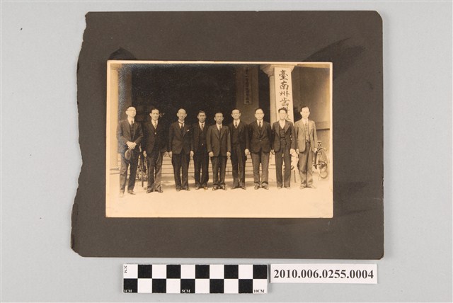 九人合照 (共1張)