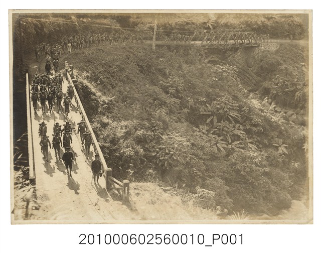 軍隊野外行軍時照片 (共1張)